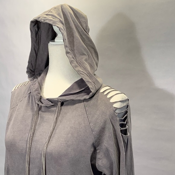 Buckle Tops - NWT THE BUCKLE Tee. Multiple sizes available